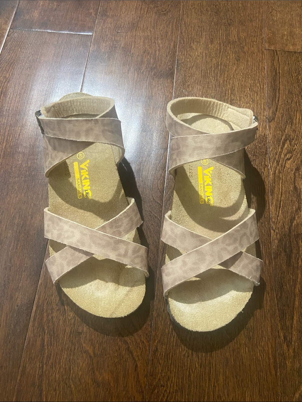 Brown Viking Sandals beige leopard/animal print SZ 40 9/9.5